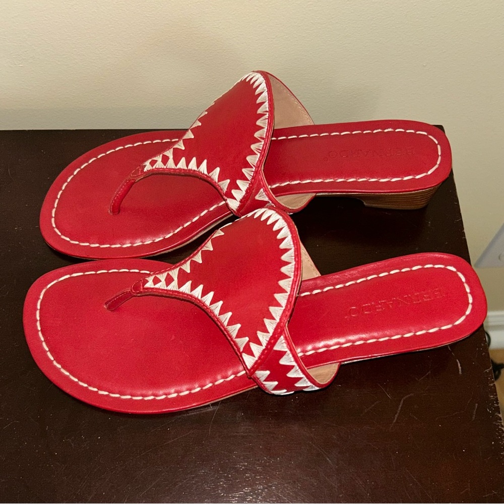 Bernardo Gabi Slip On Slide Thong Embroidered Shark Teeth Sandal Shoes - Picture 7 of 16
